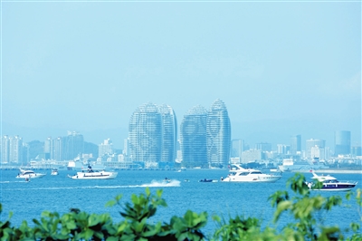 海南海滨景色。近年来，海南省深入推进旅游供给侧结构性改革，充分发挥当地生态环境优势，推进全域旅游升级发展。