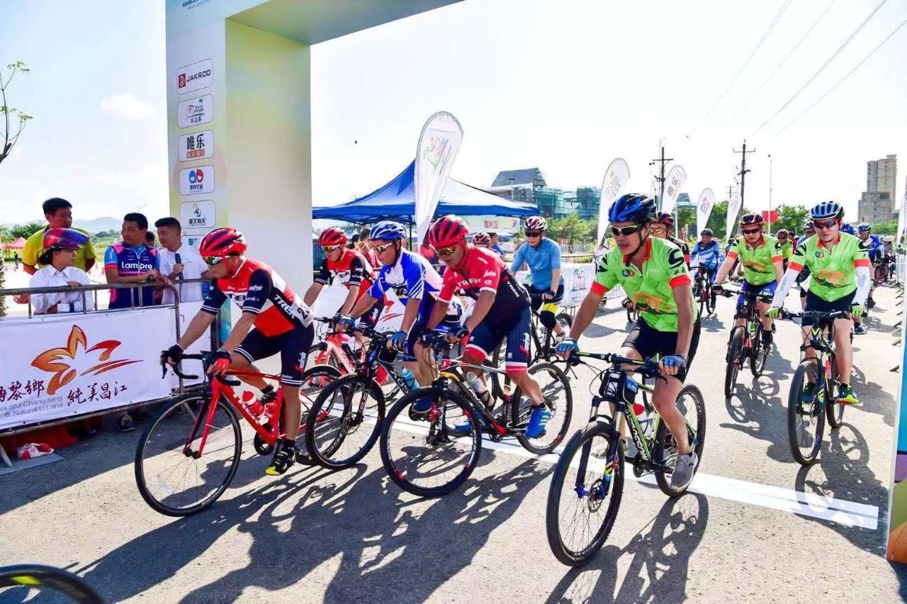 图为2019海南国际旅游岛自行车联赛（昌江站）比赛.jpg
