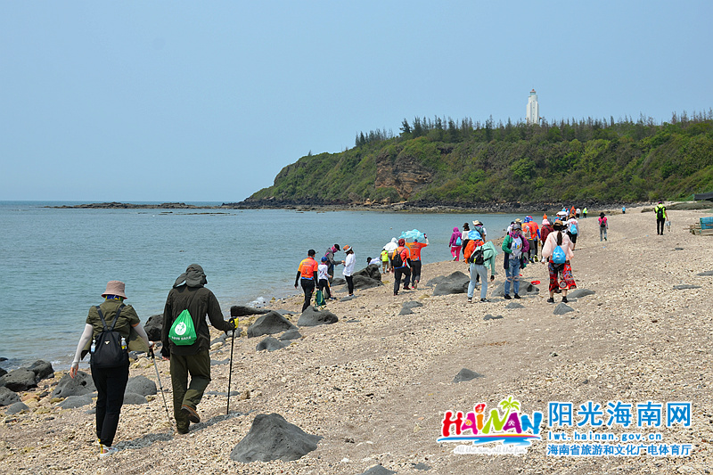 “春暖花开，走向大海”2020海岸线健康徒步露营活动在儋州举行.jpg