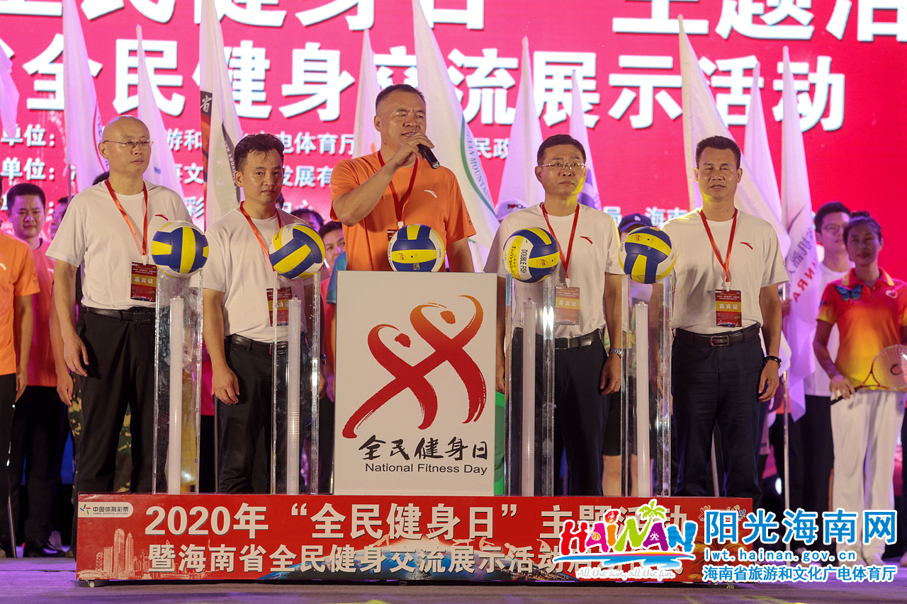 海南省旅游和文化广电体育厅副厅长徐翔鸿宣布活动开幕.png