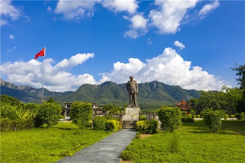 为纪念伟大领袖毛泽东主席127周年诞辰,宣传推介乐东毛公山特色旅游