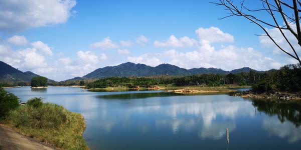 屯昌木色湖风景区