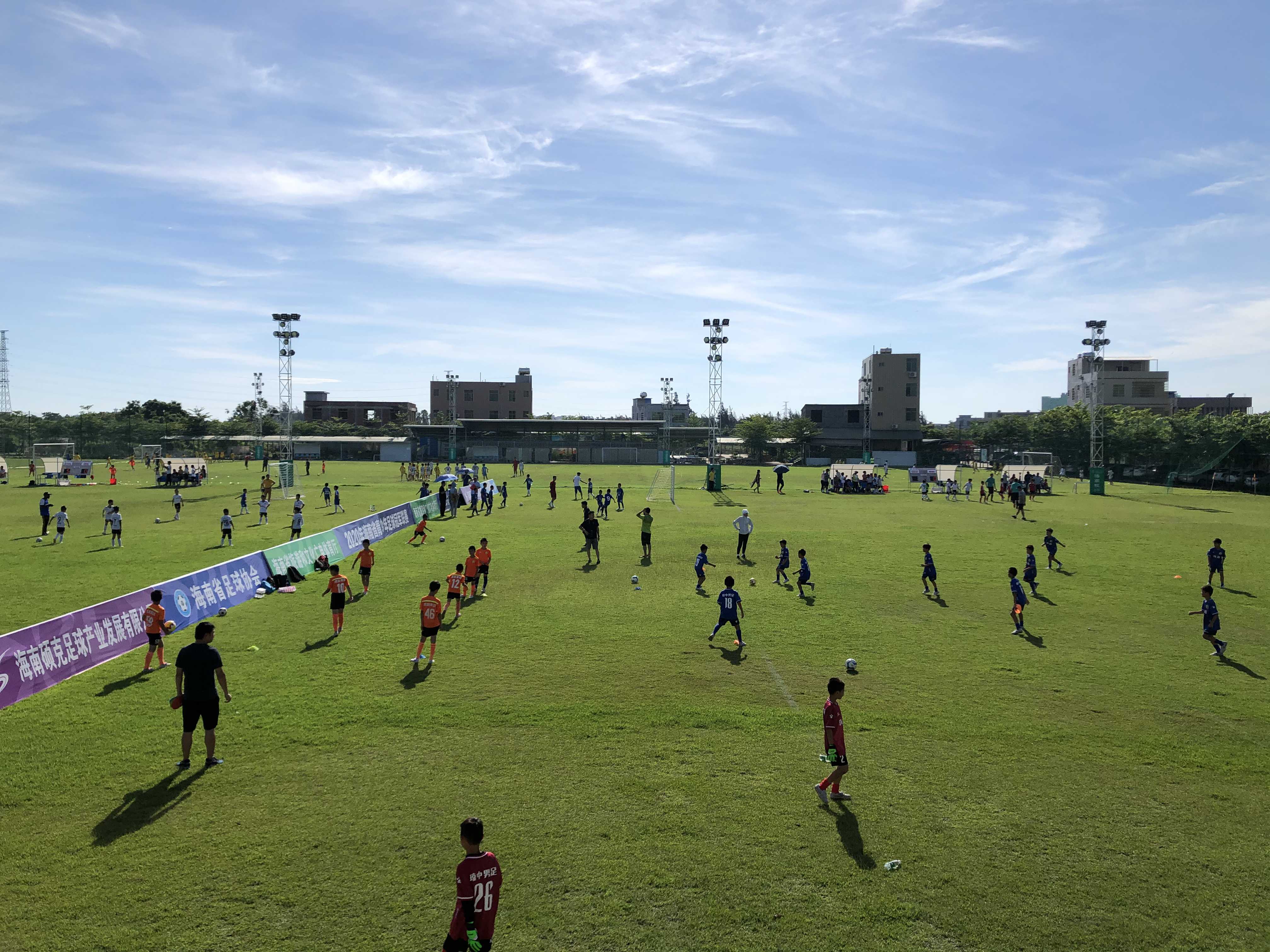 经过近1个月的角逐，“硕克杯”2020年海南省青少年足球冠军联赛（U6、U7、U8、U9、U10组）5月31日在省足协裕东基地结束。