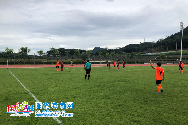 “全民健身健康中国”全国县域社会足球海南省足球赛（七人制）比赛现场