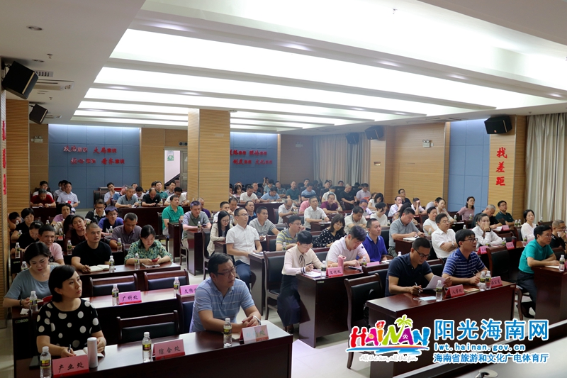 7月29日下午，省旅文厅在白龙南办公区举办《民法典》解读专题讲座。