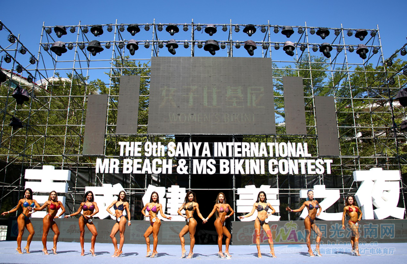 12月23日，作为2019年（第二十届）海南国际旅游岛欢乐节三亚分会场主要活动的“吉成健美之夜”第9届三亚国际沙滩先生比基尼小姐大赛在三亚湾海滩举行